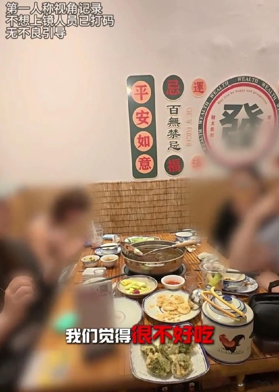 游客嫌潮汕火锅太淡，感觉不好吃，还要写5000字的差评，店家好说歹说没辙，最后只