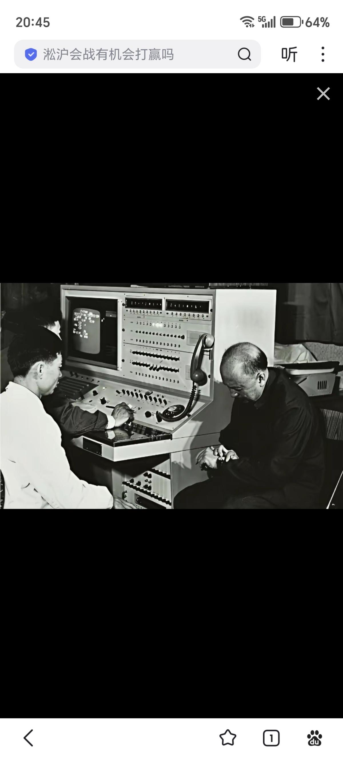 1980.5.18，东风五号发射前，钱学森低头校准手表。一分一秒不差，大国长剑准