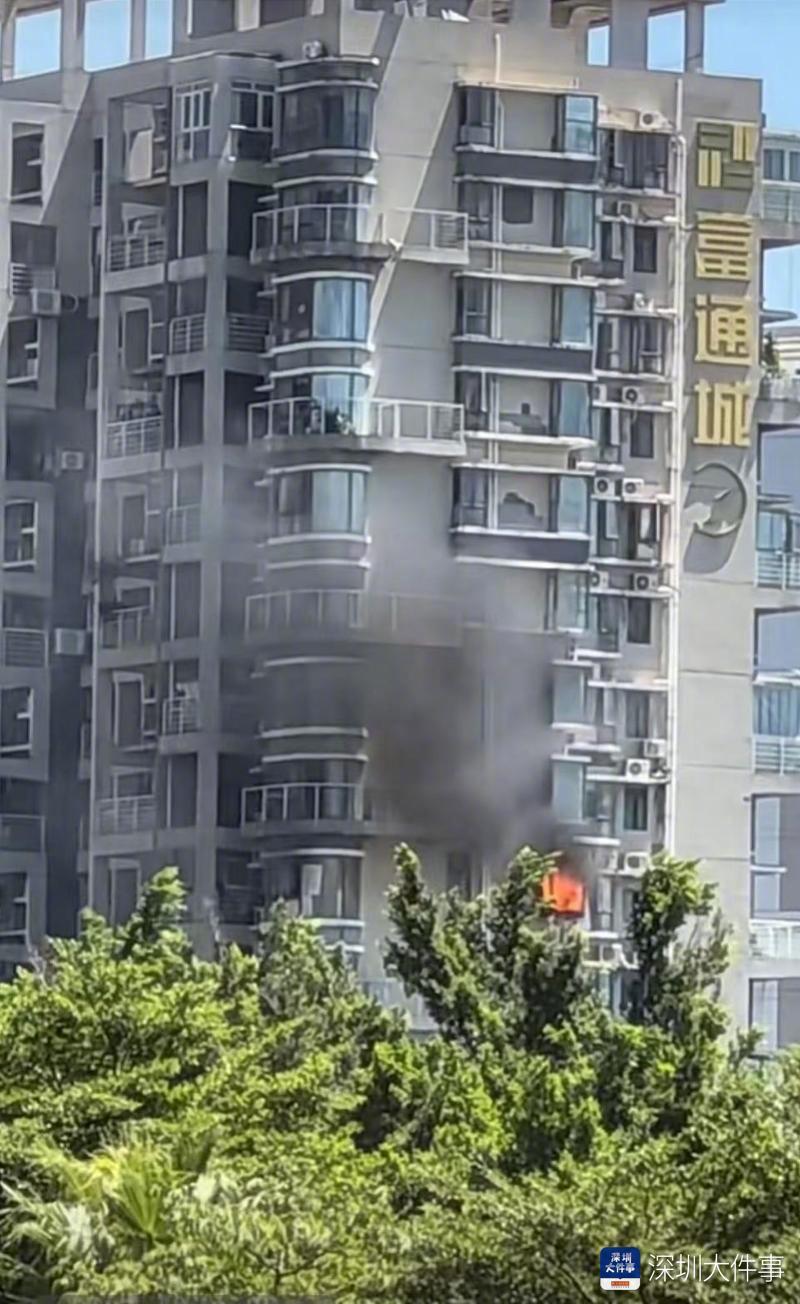 #深圳一小区住宅起火无伤亡#【深圳宝安一小区住宅突发火情被迅速扑灭，无人员伤亡】
