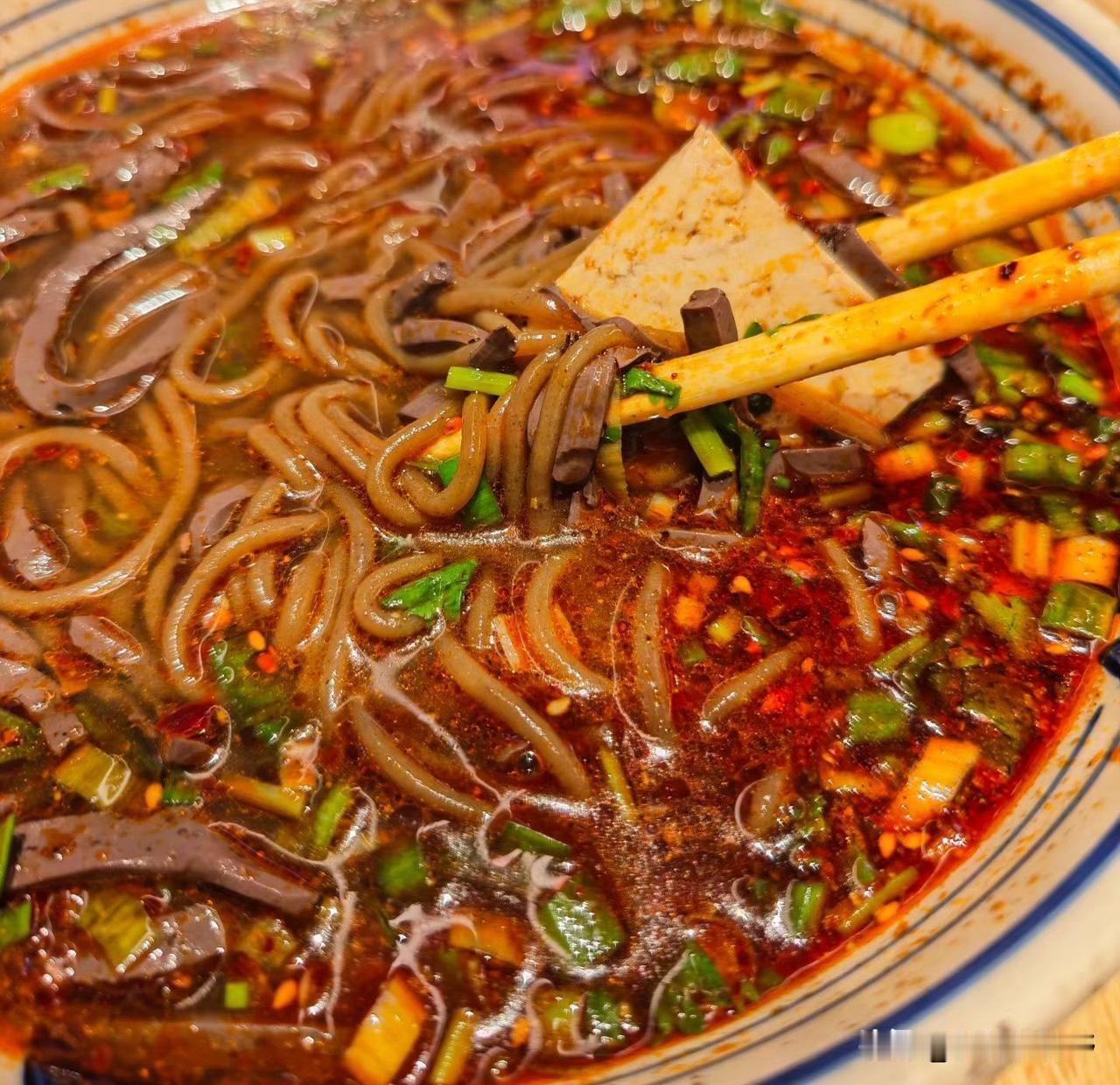 西安艳阳天西府饭小吃多多艳阳天 凉菜臊子面 豌杂臊子面 山西肉臊子面 秦九和臊子