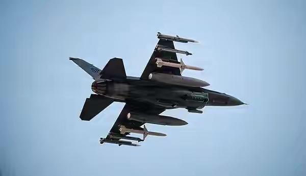 美军飞行员被俘事件分析及当前局势解读
近日，网络上流传美军飞行员被俘的消息，引发