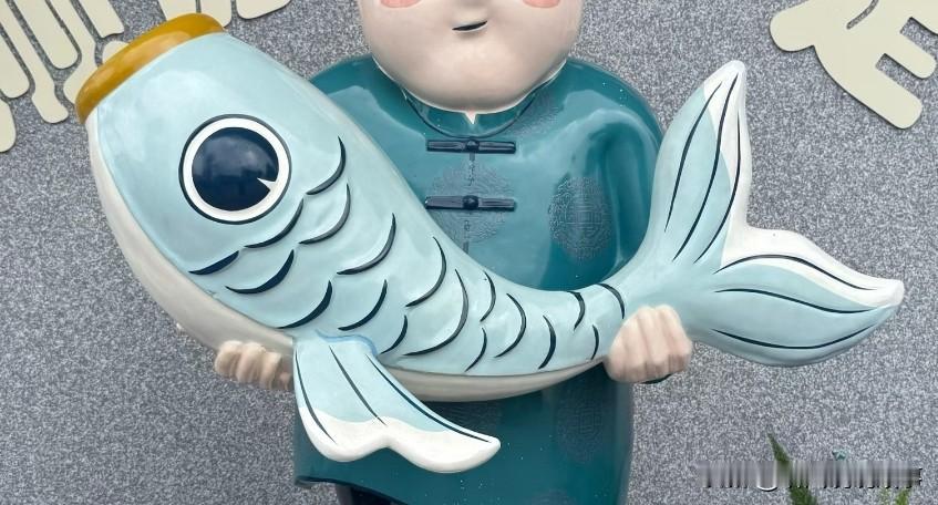 曾经看到过很多钓鱼的视频，说有一些小孩子他们利用一些零食就可以轻松的把鱼钓上来，