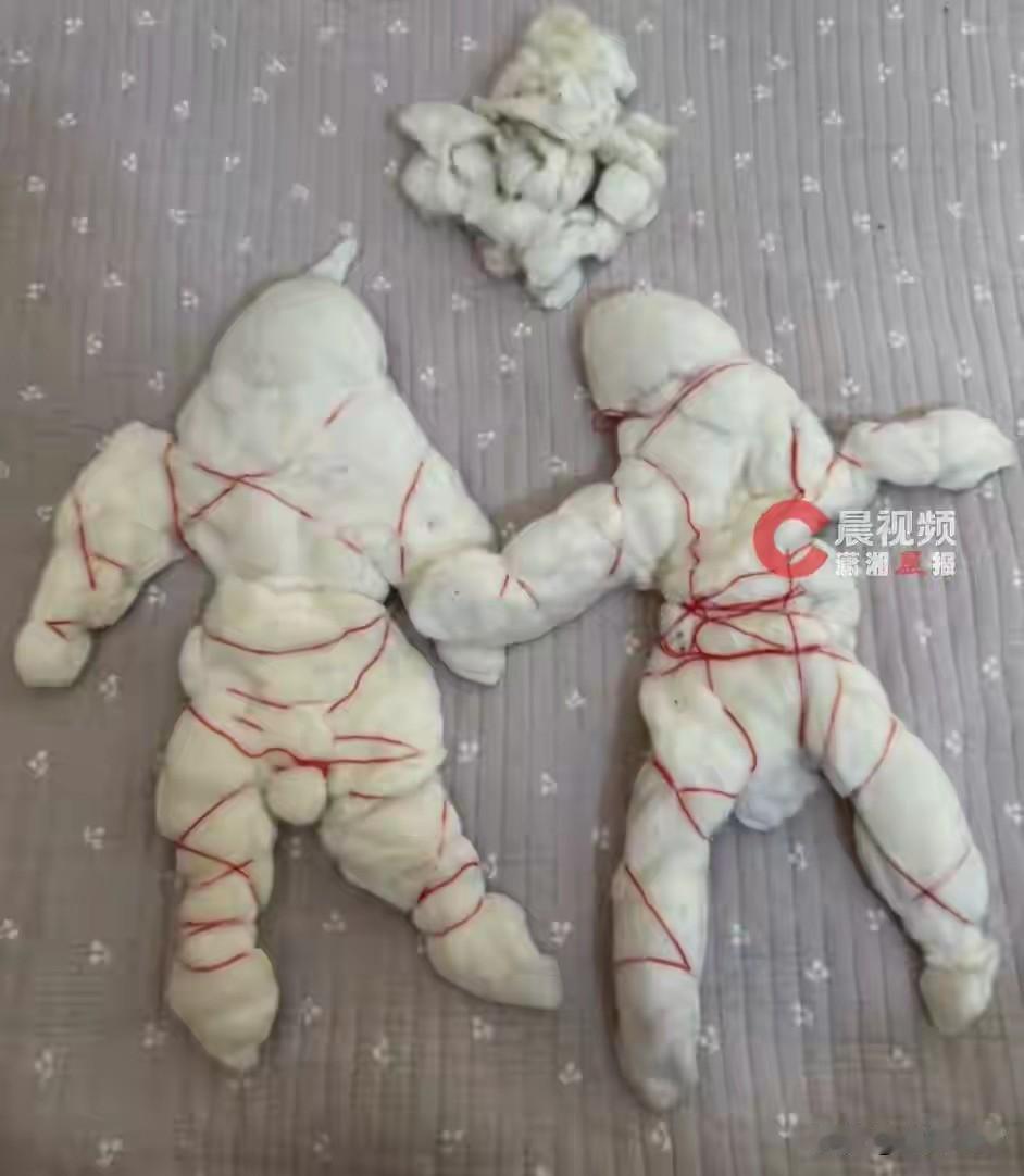 河南焦作一女子结婚9年拆开褥子发现婆婆缝了一对棉花小人，儿女双全后她决定永久保存