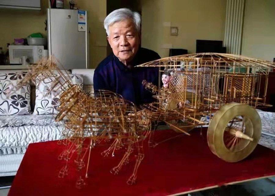 西安旧事 今天上午，驱车城东拜访“风筝大王”张天伟老师。张老师是张氏动态风筝制作