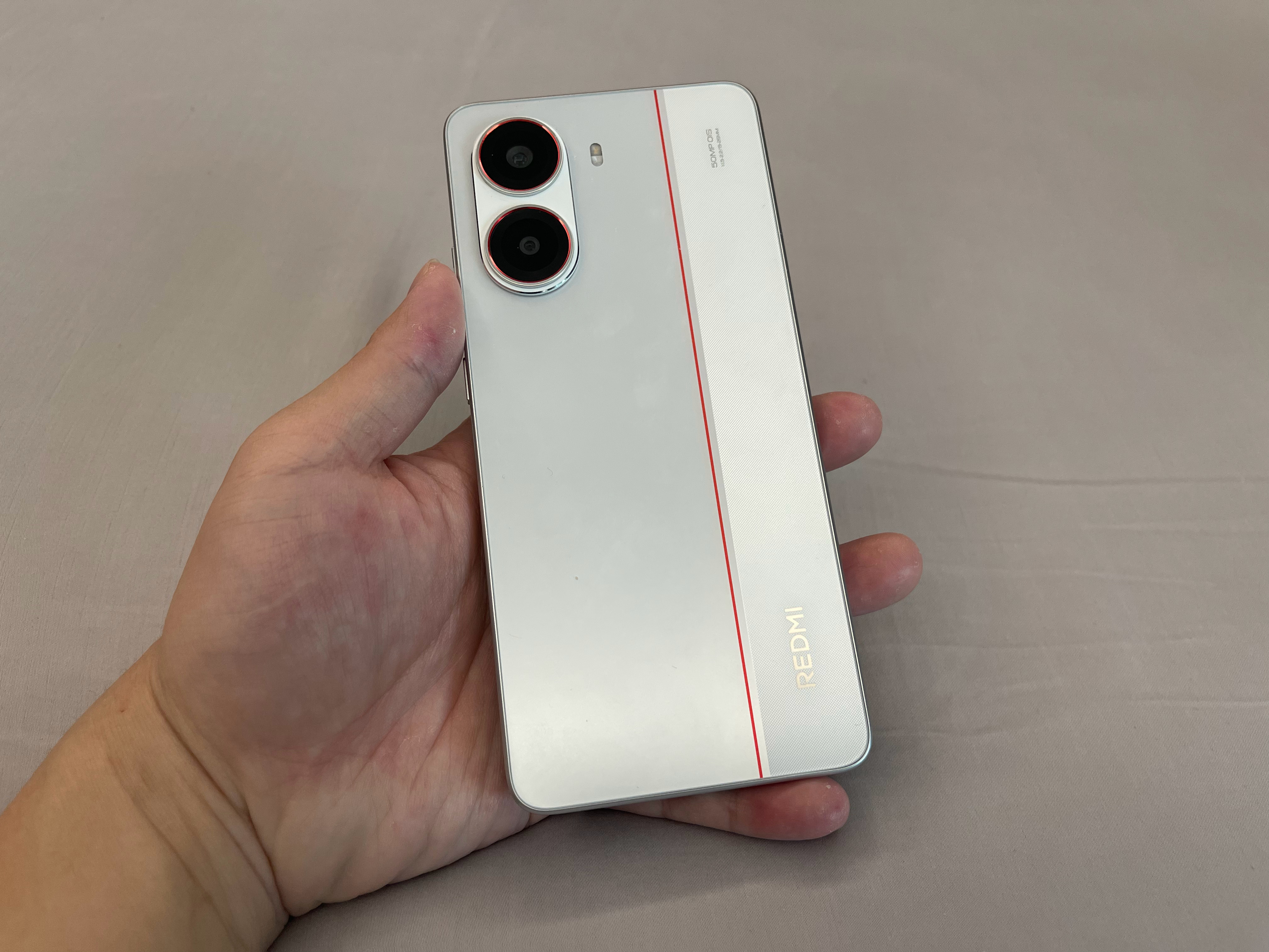 REDMI Turbo4手机所有颜色中，我最喜欢白色，可惜我答应你们月底抽了，不
