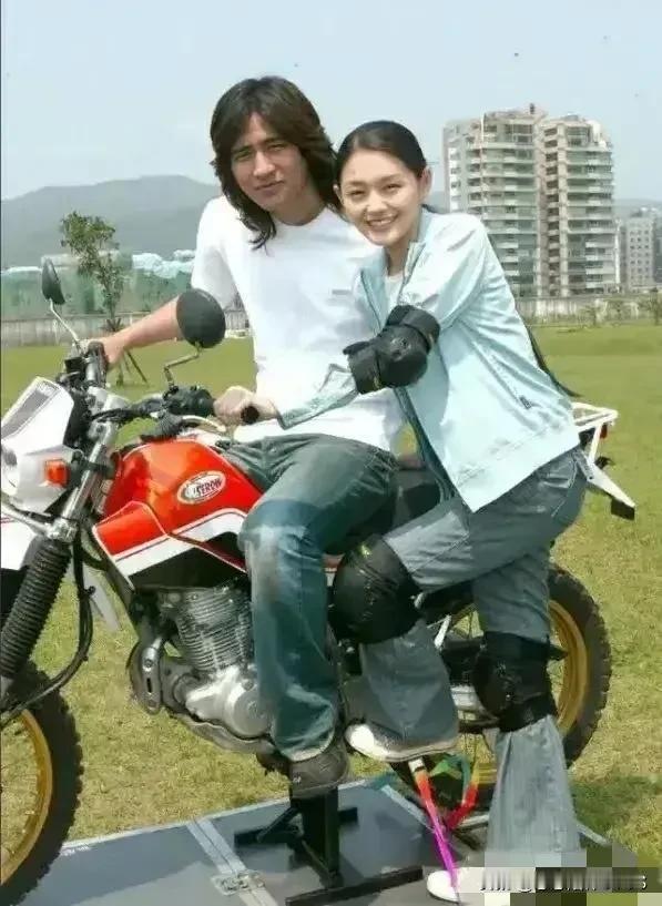 周渝民的选择真是明智，他没娶大S，这绝对是他的明智之举。他明白自己的选择，也尊重