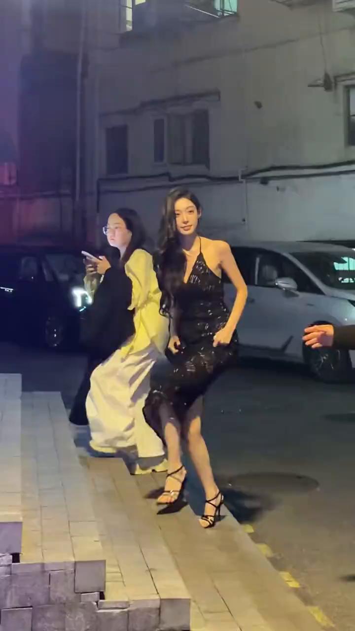 摸一下，