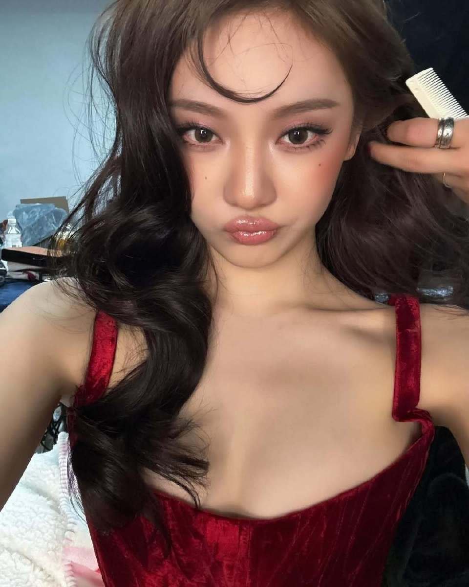 宁艺卓[超话] 女人中的女人，女神你太sexy了，黑皮辣妹宁艺卓 ​​​