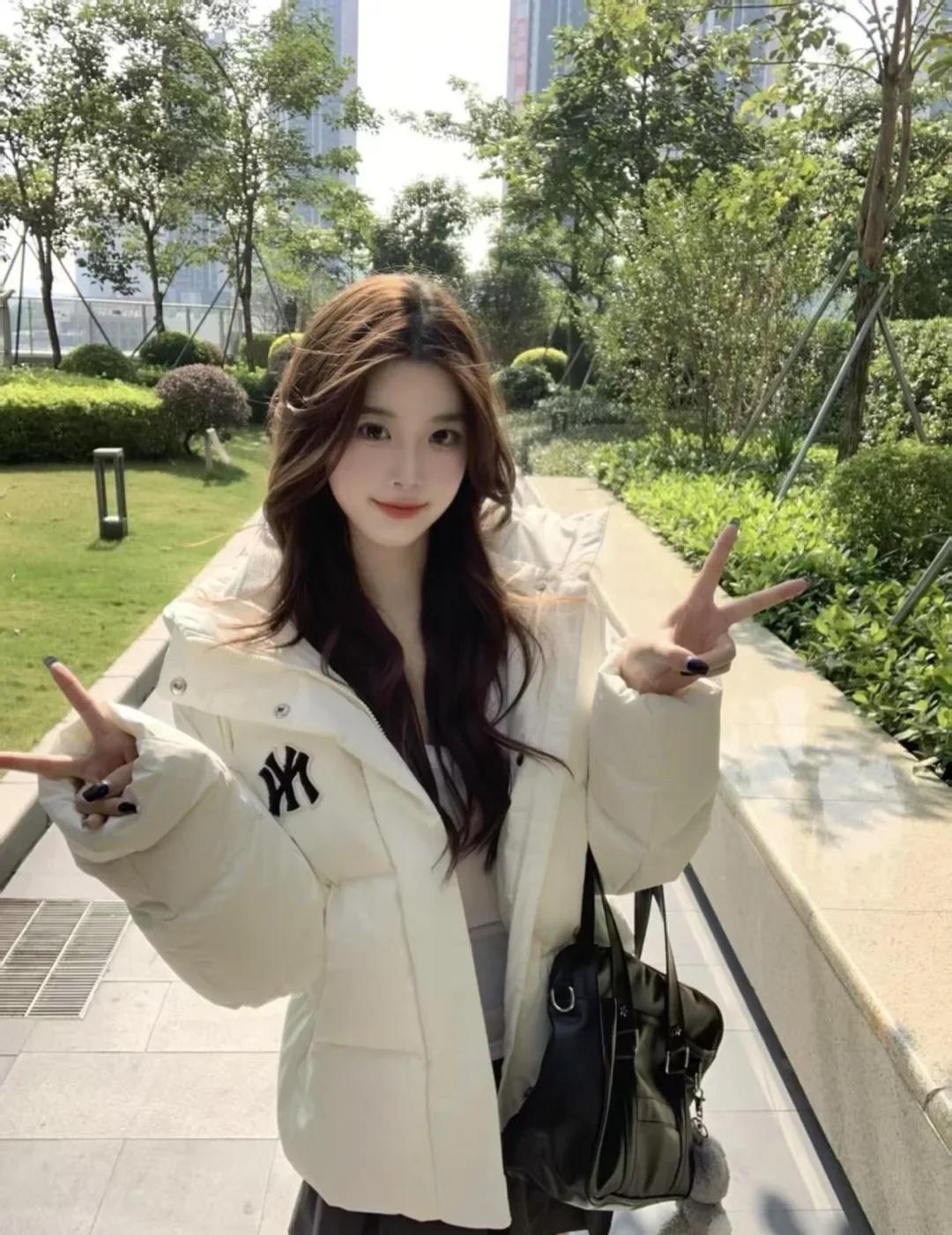 阳光很暖，长沙地培
阳光正好的午后，裹着奶fufuの外套出门溜达啦，吃吃饭，逛逛