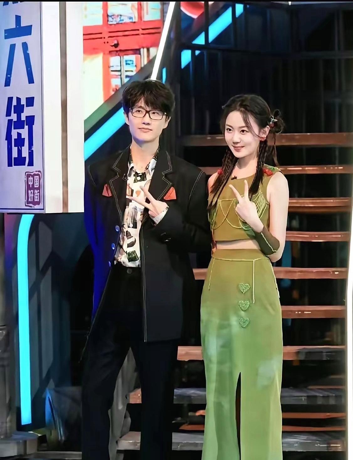 现在两个人要结婚了，真心祝福他们！事实证明，人有本事，什么样的好女孩都能找到——