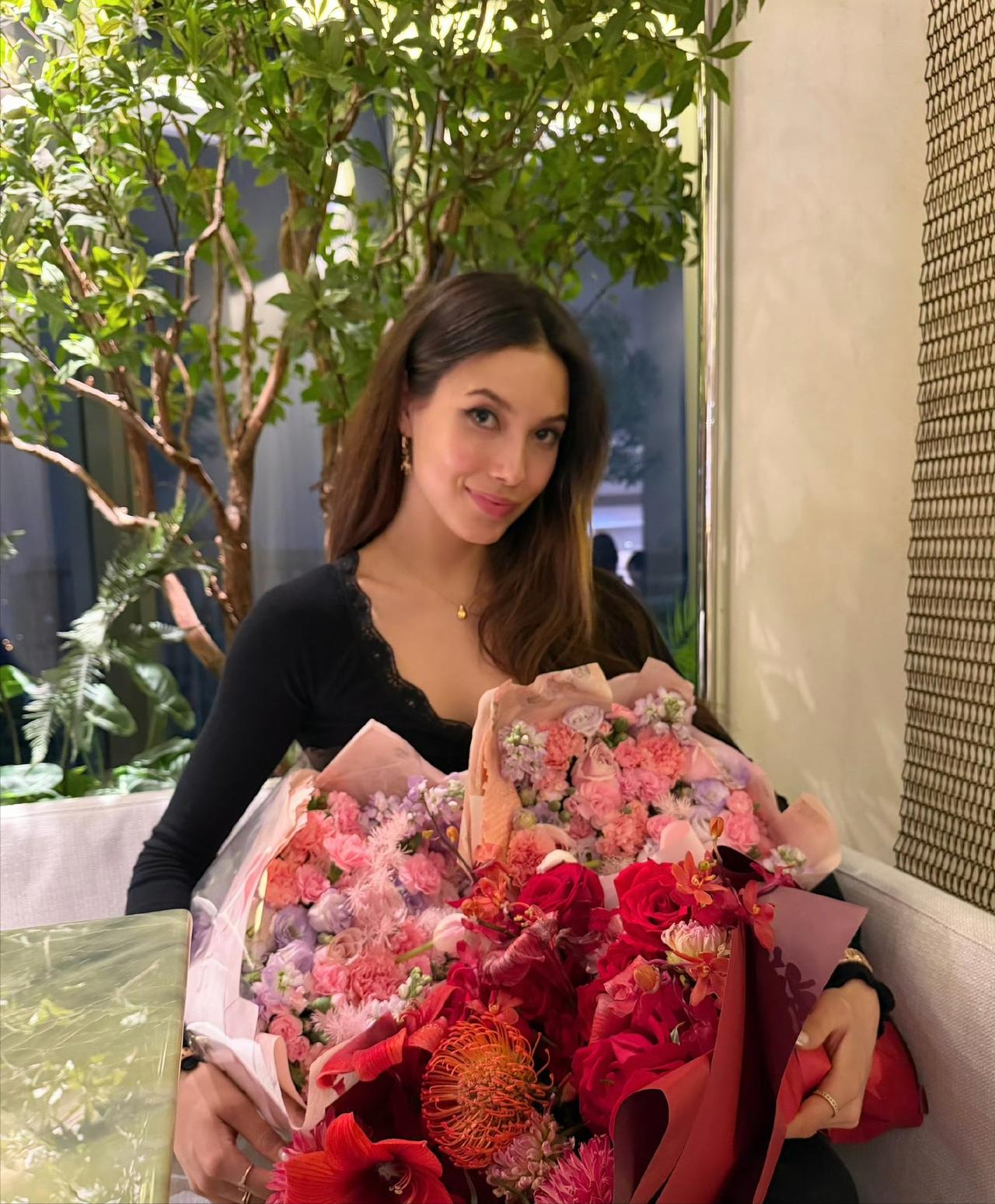 谷爱凌，深夜高调发文。

3月2日深夜23点48分，谷爱凌还在熬夜中，她在社交平