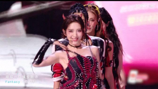 唐艺昕既是门面又是担当亮眼外形撑起门面，过硬实力扛起担当。从容大方状态满分，表现