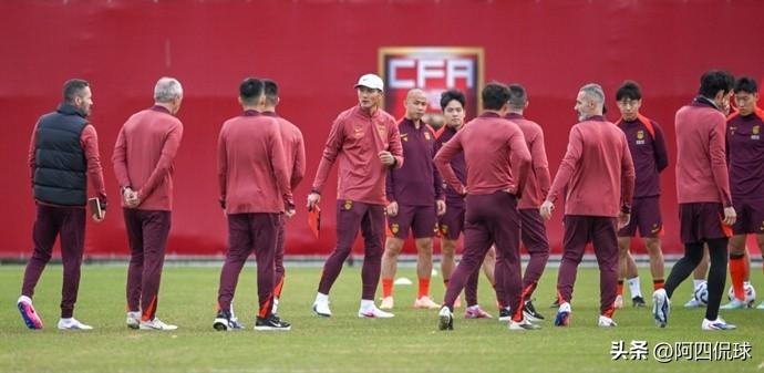 3月底，中国国家队将迎来本土教练邵佳一的公开首秀，对阵已经晋级世界杯的中北美岛国