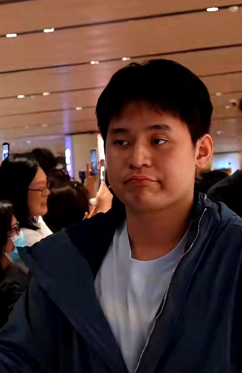 别总盯着比分了，国乒队员场下的样子，比比赛本身还让人惊喜。

WTT新加坡大满贯