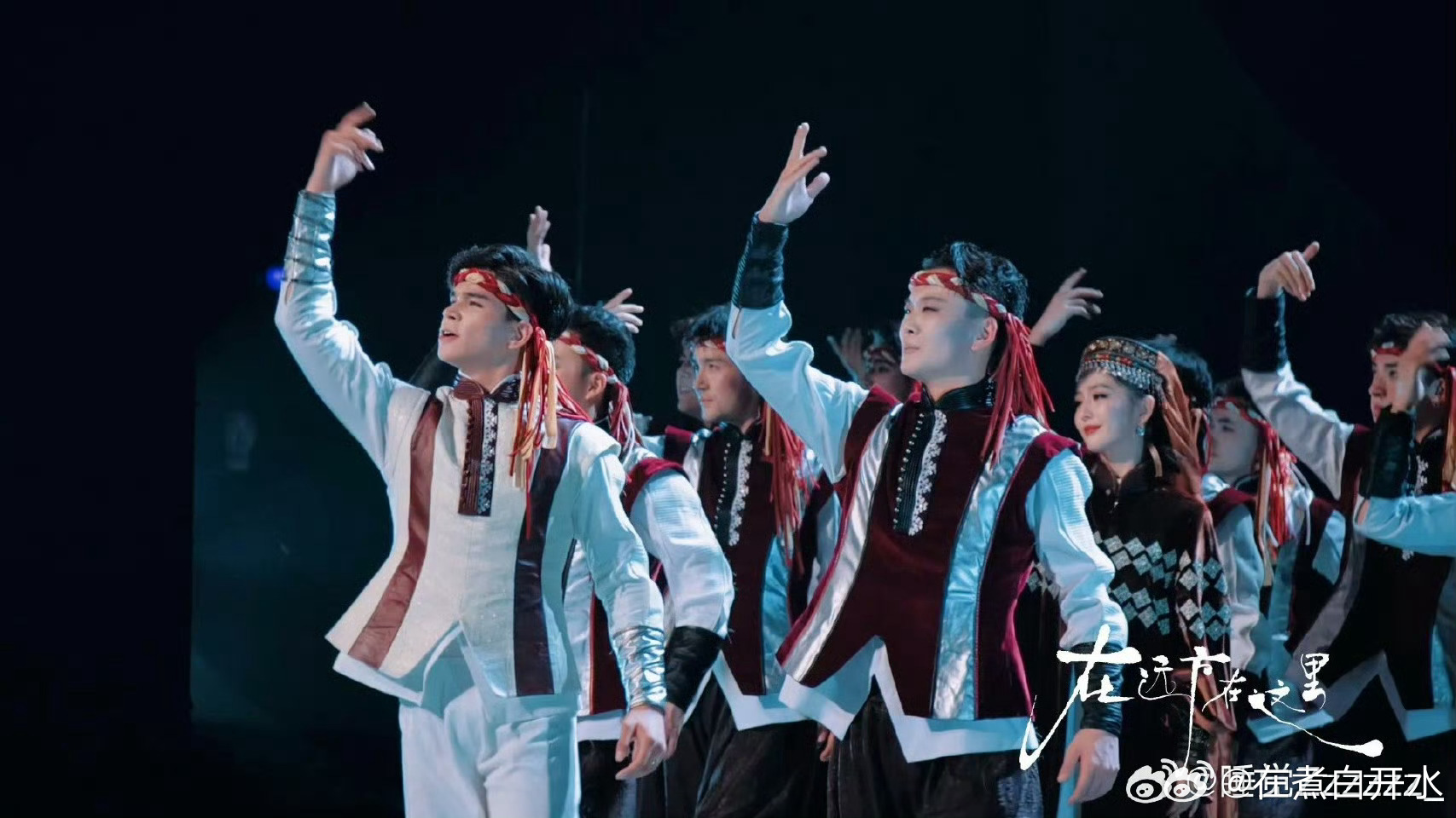 冯小刚徐帆看佟丽娅舞剧舞剧舞台质感十足，佟丽娅的演绎很有故事感，不少嘉宾到场支持