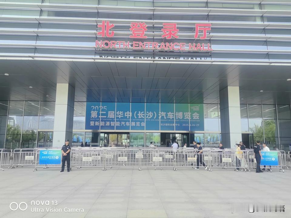 北登录厅，人潮涌动，精彩即将上演！🚗🎉