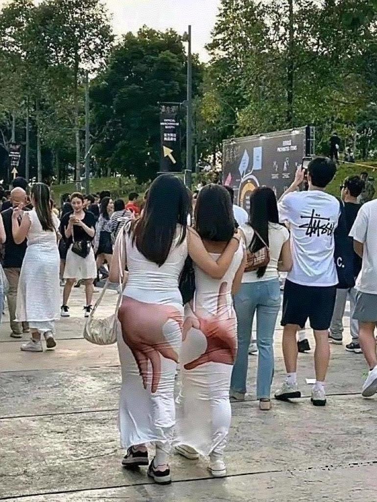 这裙子回头率100％[大笑]