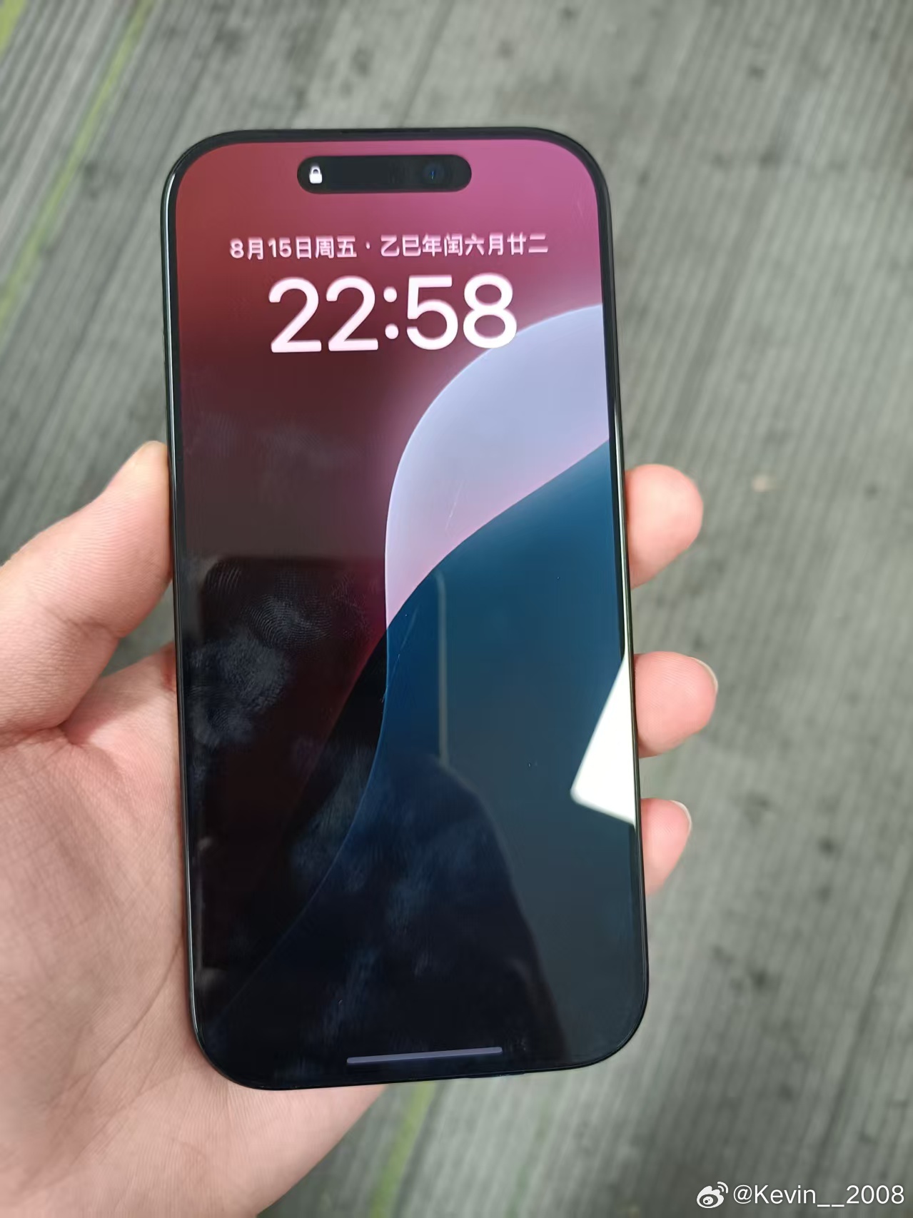 今年iPhone17热销，感觉今年的安卓市场竞争会更加激烈，可能很多人又要用回苹