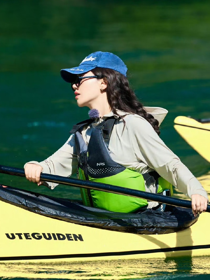 马思纯 当生长痛成为生命力看马思纯在旅途中这么开心，感觉她的内耗真的被治愈了，真