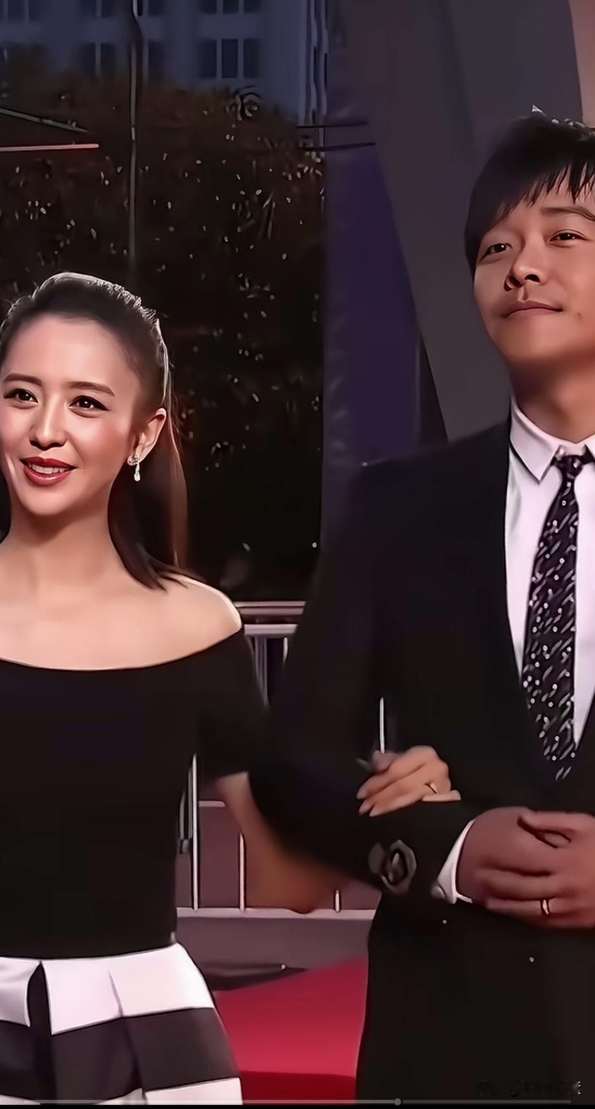 看得出来，那时候的佟丽娅对陈思诚是真爱，而陈思诚则显得漫不经心，一副满不在乎的模