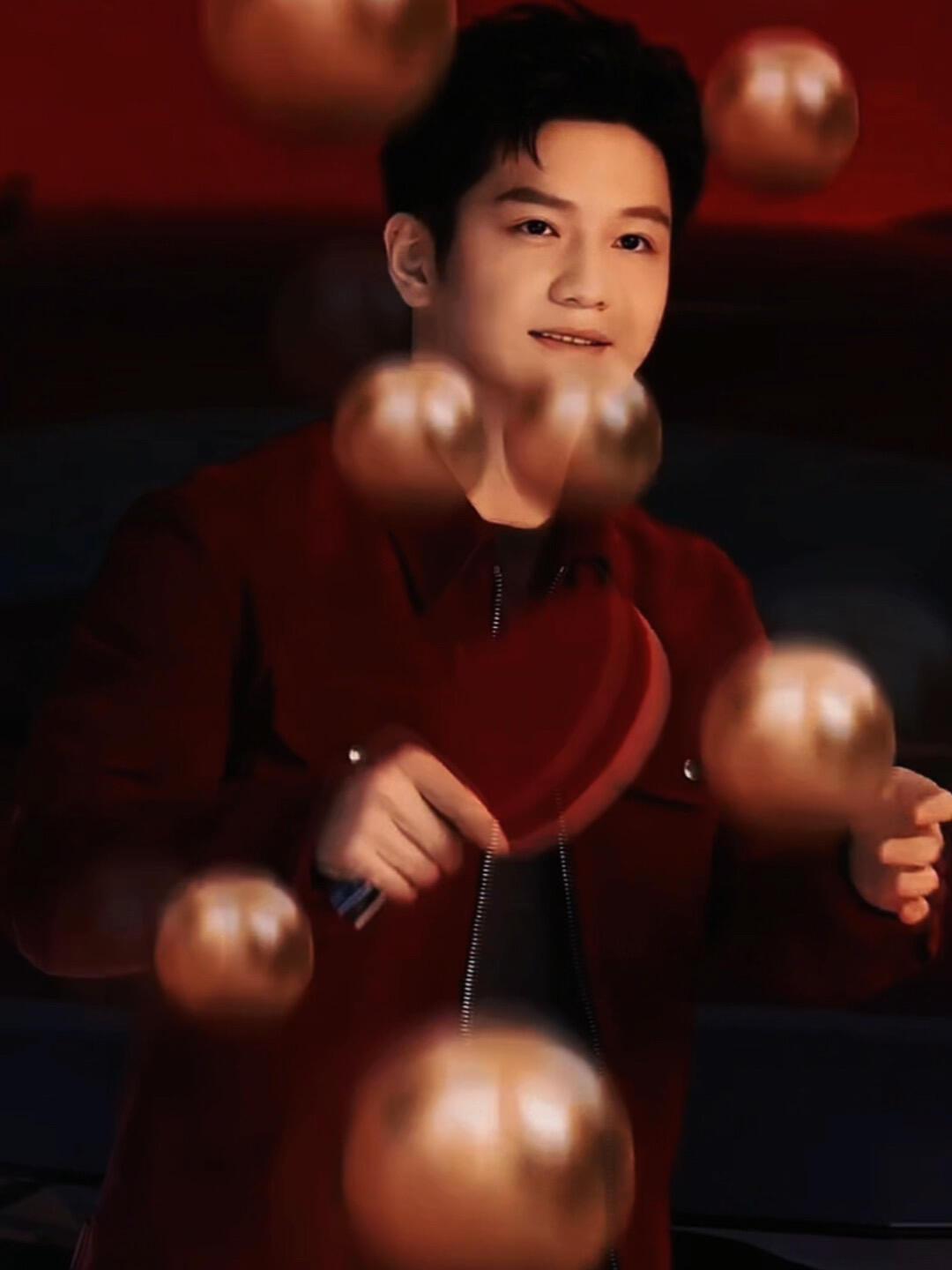 樊振东和凯迪拉克的新年联动，不负热爱，奔赴山海！
背景真好，真的符合东哥的内在，