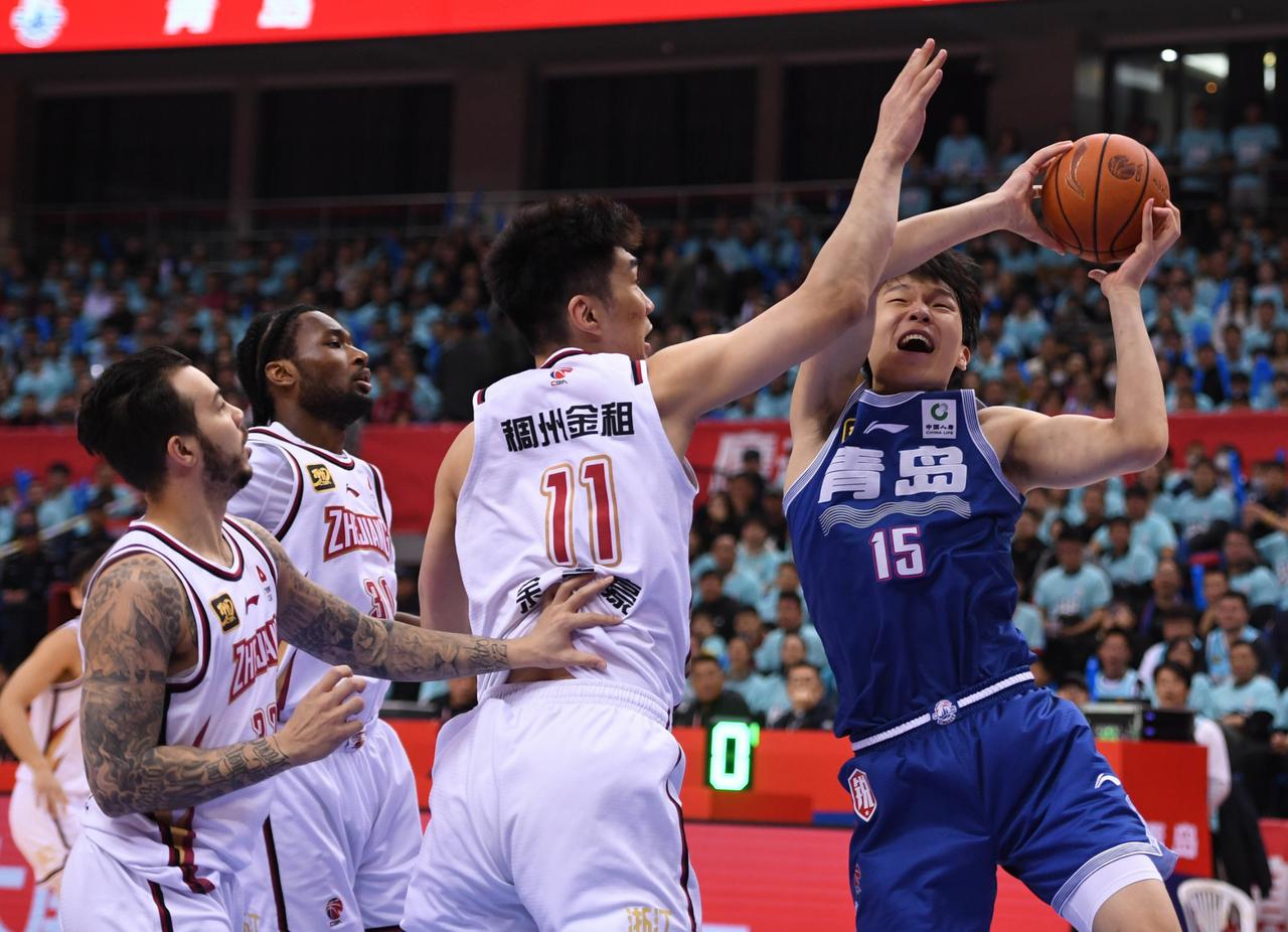 最终还是没能逃脱出浙江队的五指山！就在上场遭遇战，浙江队就以98:73的战绩大胜