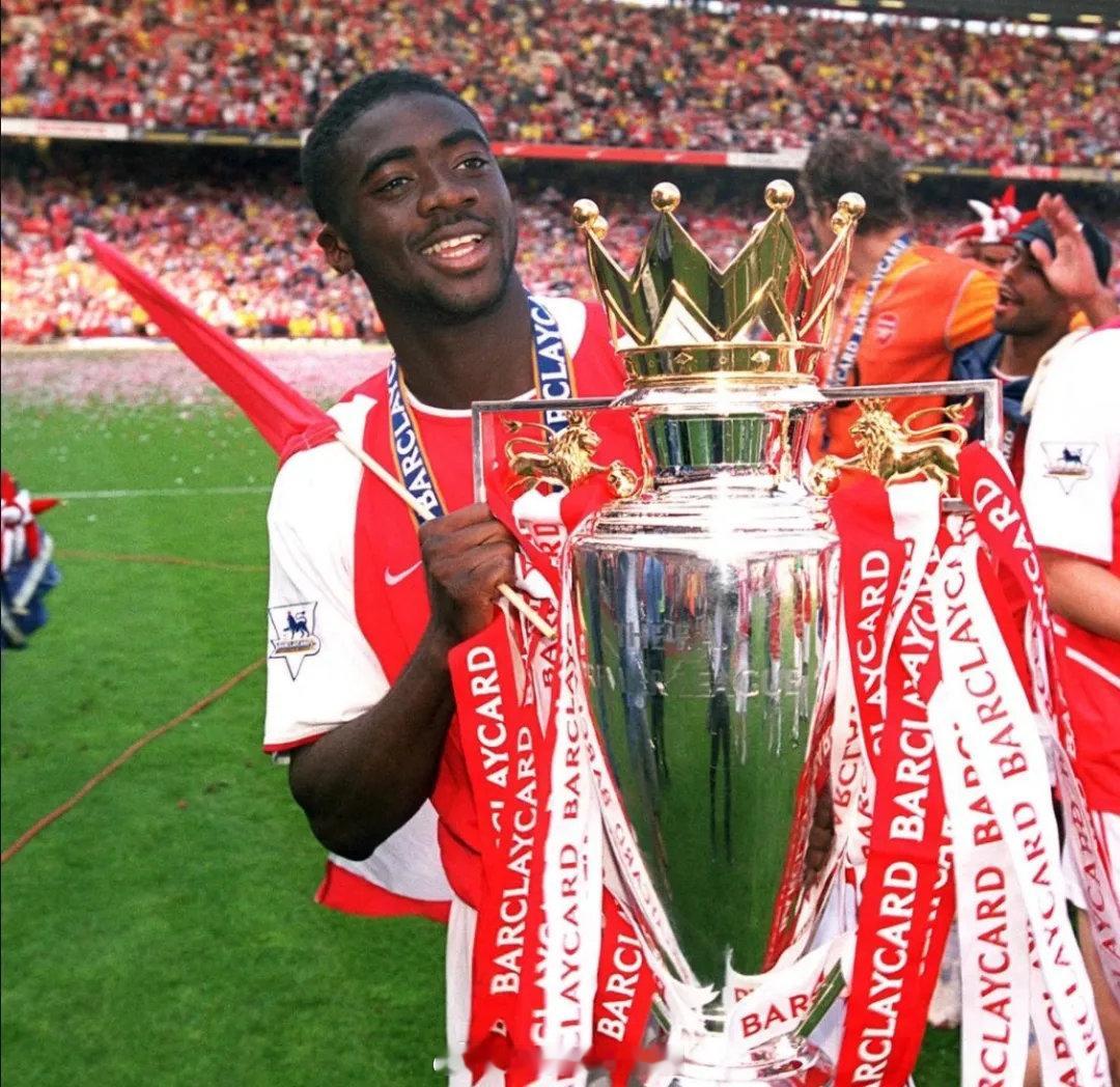 2002年的2月14日，阿森纳从科特迪瓦的ASEC Mimosas以15万英镑的