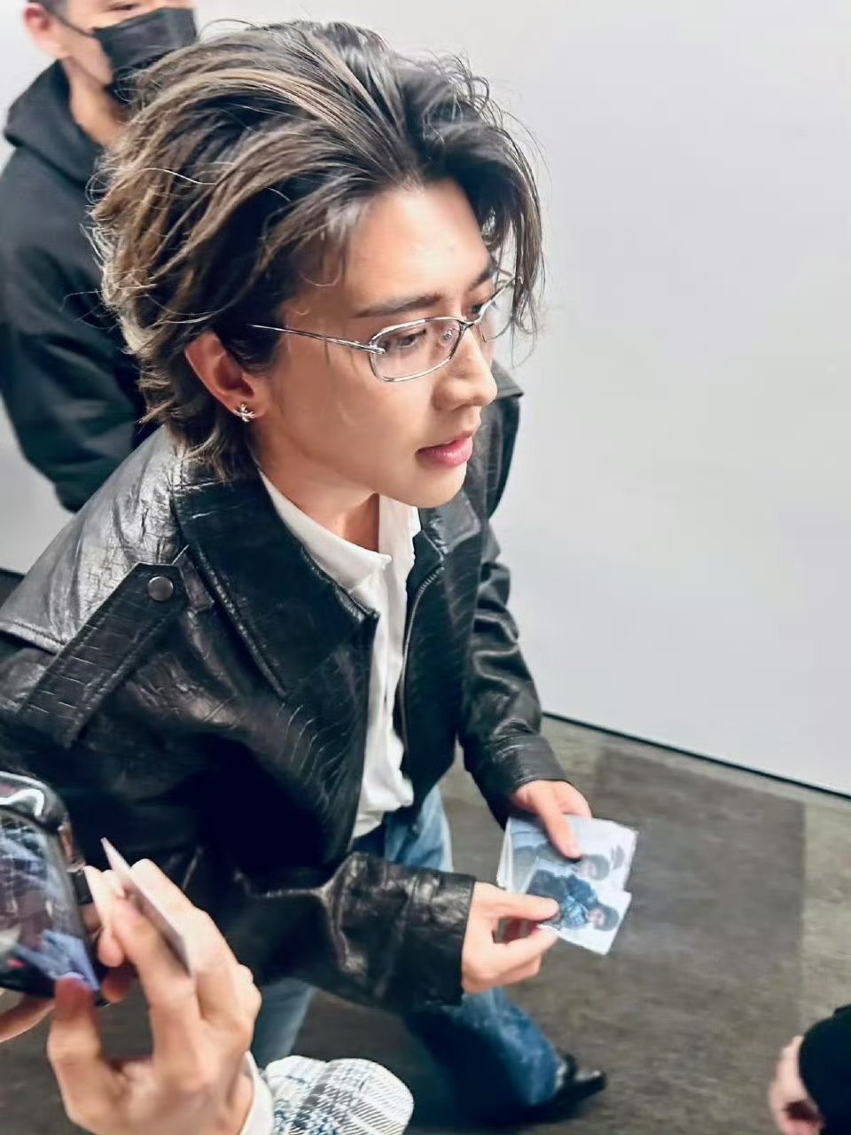 蔡徐坤扫楼生图怼脸拍 人群中的大明星✨📀蔡徐坤扫楼 