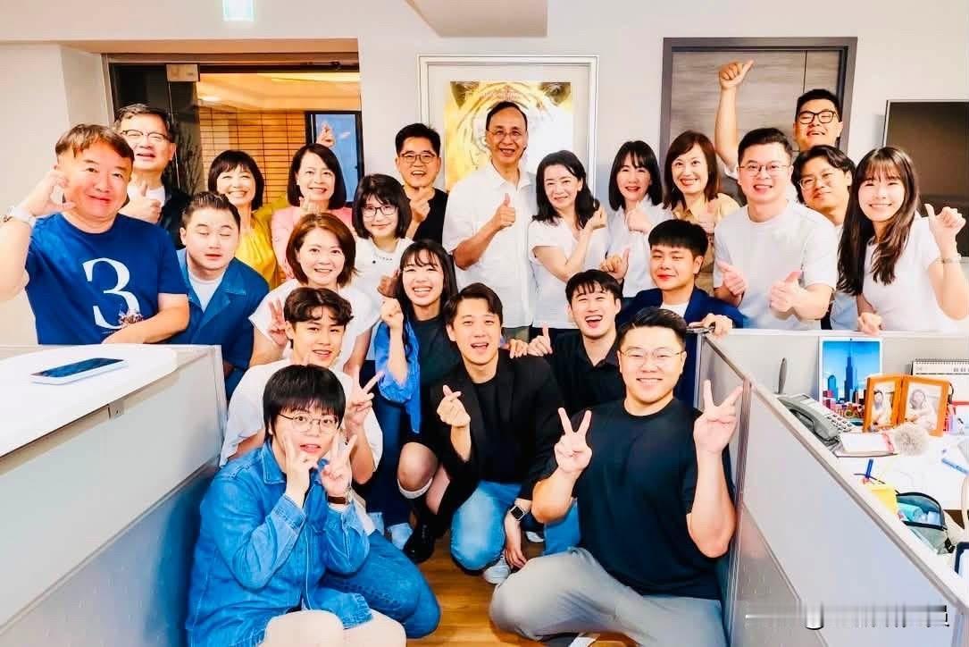 国民党前秘书长黄健庭今（15日）朱立伦办公室和妈妈的复健中心距离很近，走路就能到