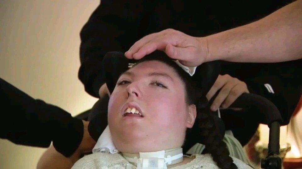 11月4日，美国女孩Alex Simpson过20岁生日。这对普通人不算啥，对她