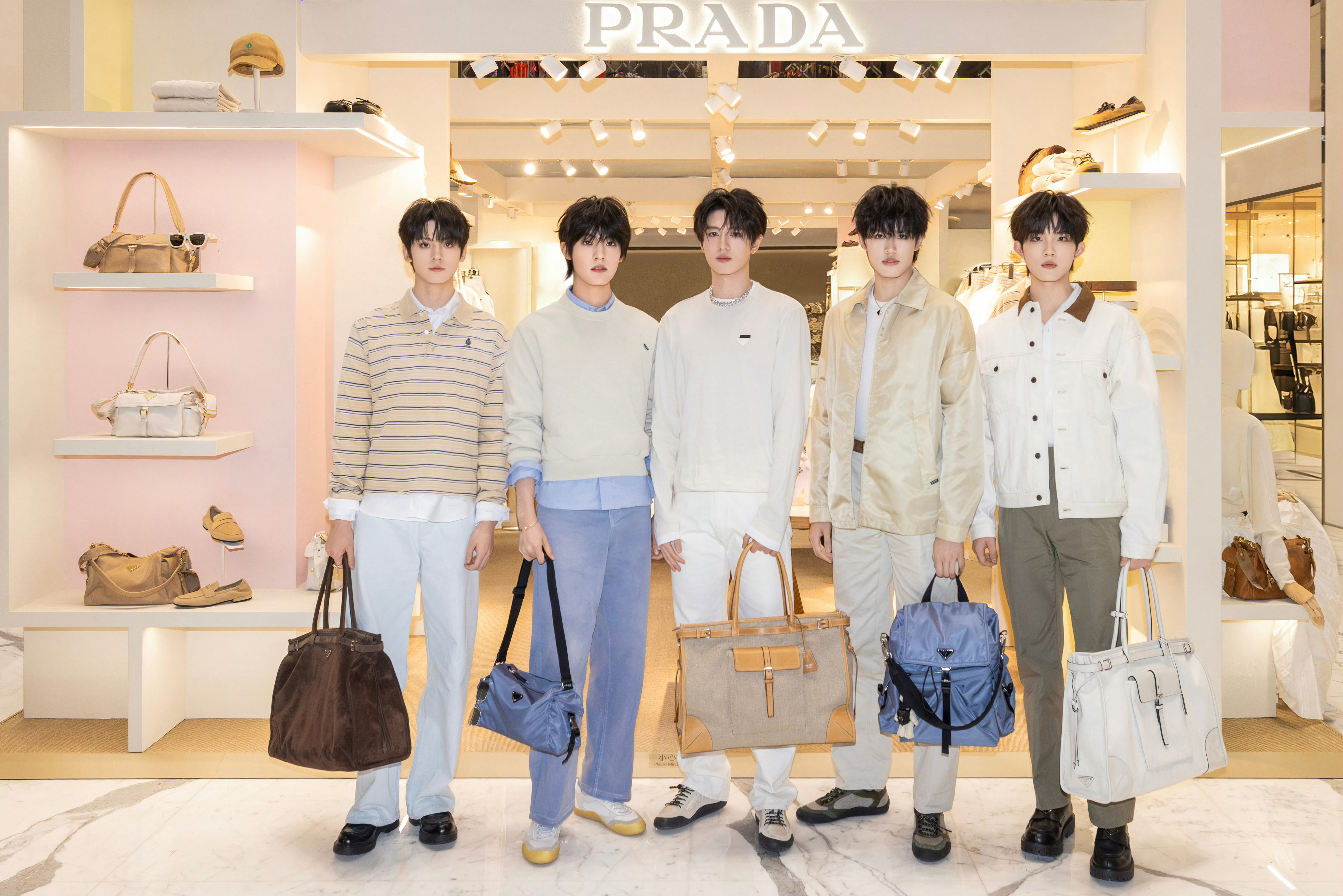TOP登陆少年组合今日出席PRADA快闪活动官图发布，朱志鑫、张泽禹、张极、左航