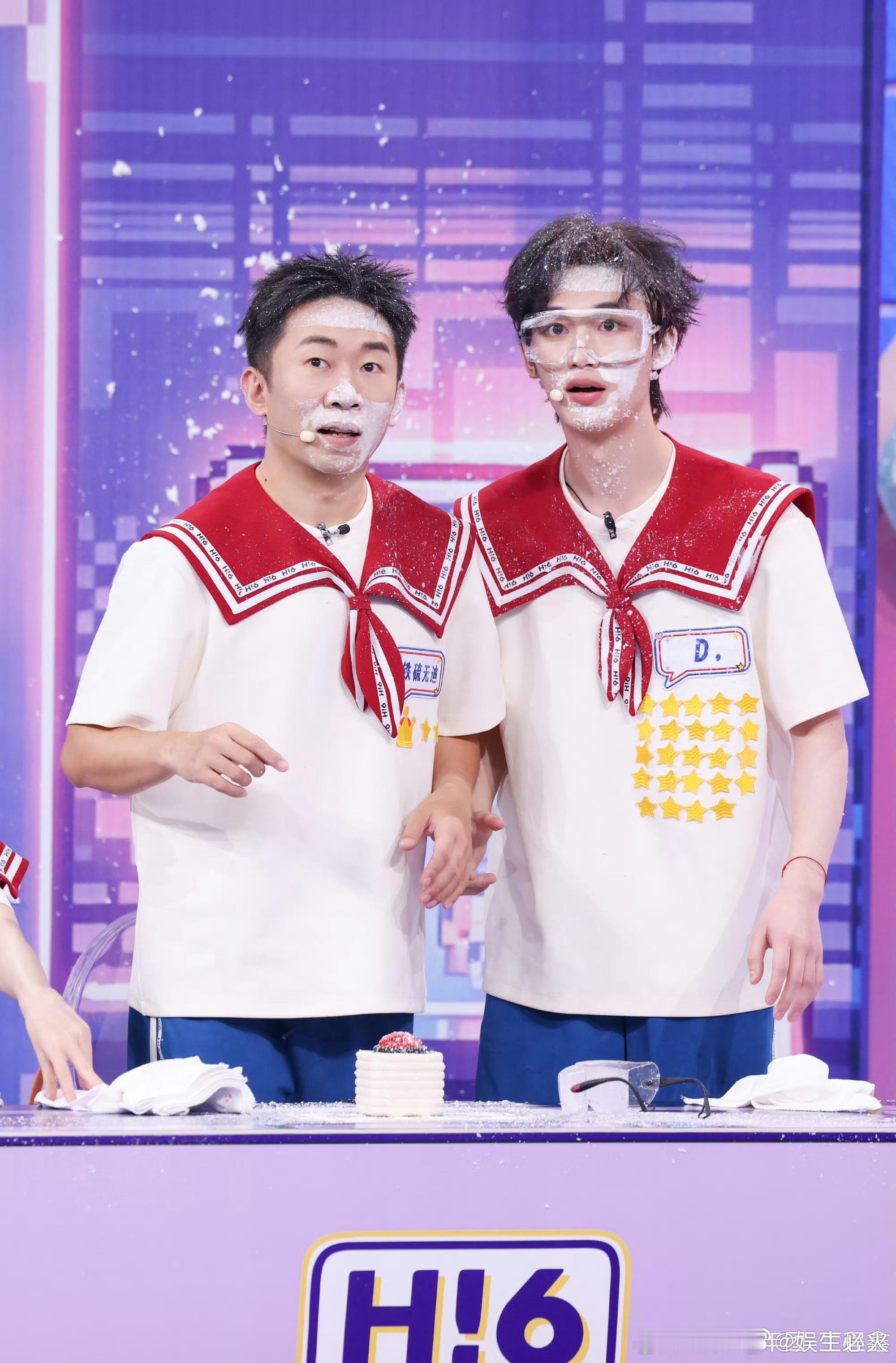 丁程鑫把和杨迪合照放c位 9月12日，丁程鑫在个人微博发布主题为“欢迎来到D.的