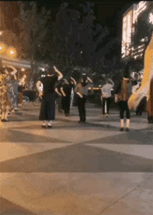 你们确定是来摆地滩的[捂脸][捂脸][捂脸][捂脸]