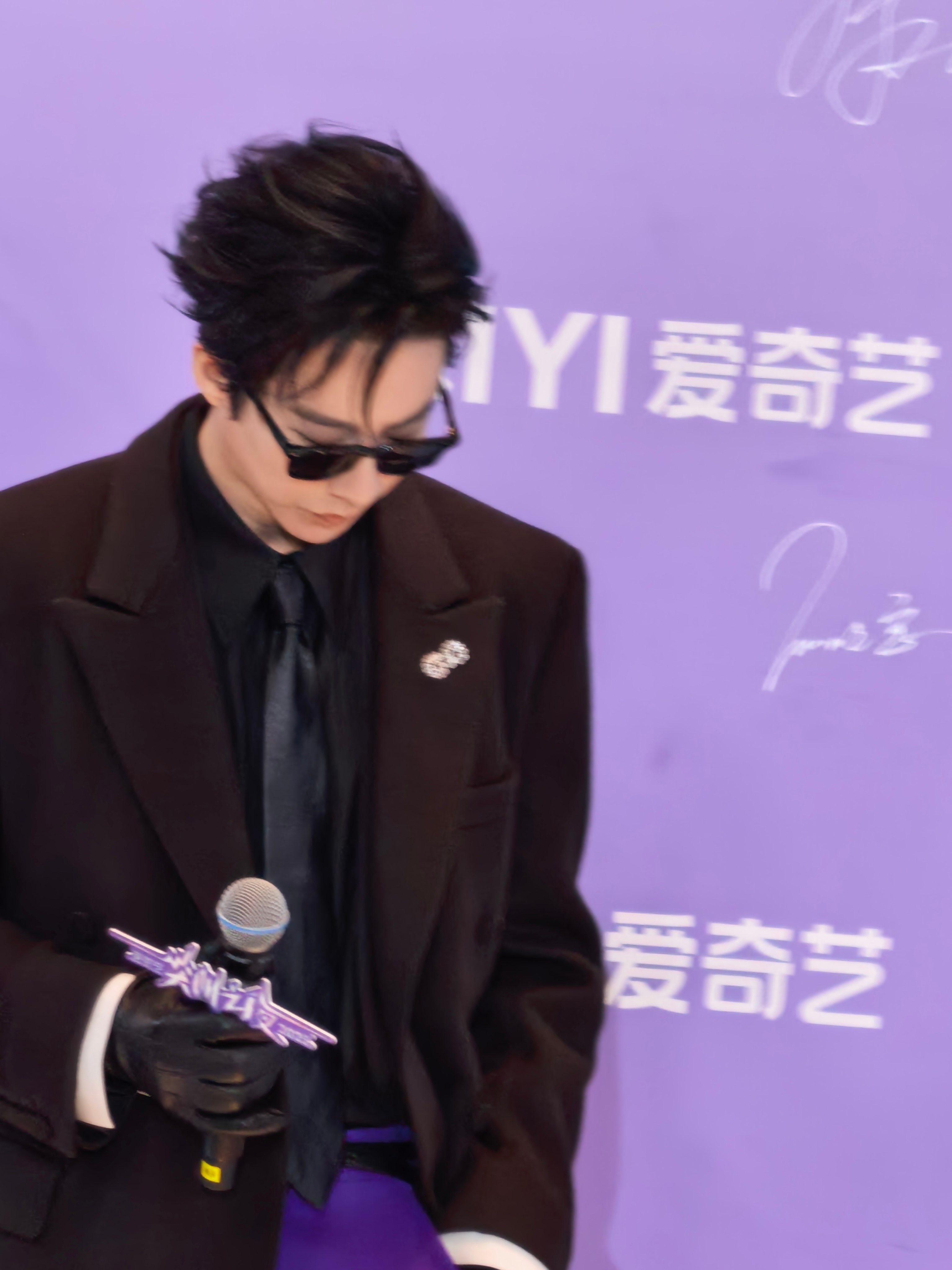 刘宇宁尖叫之夜红毯 刘宇宁、李一桐！《书卷一梦》剧组，拽boy！