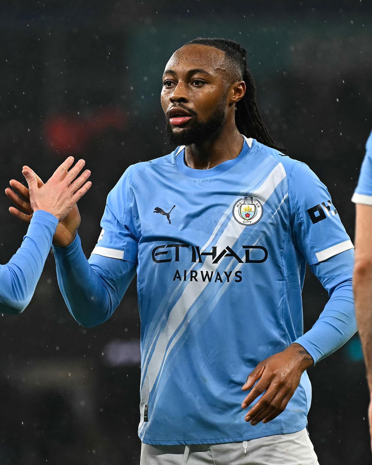 塞门约加盟曼城后的英超表现👇：
第23轮 曼城2-0狼队：1球
第24轮 曼城