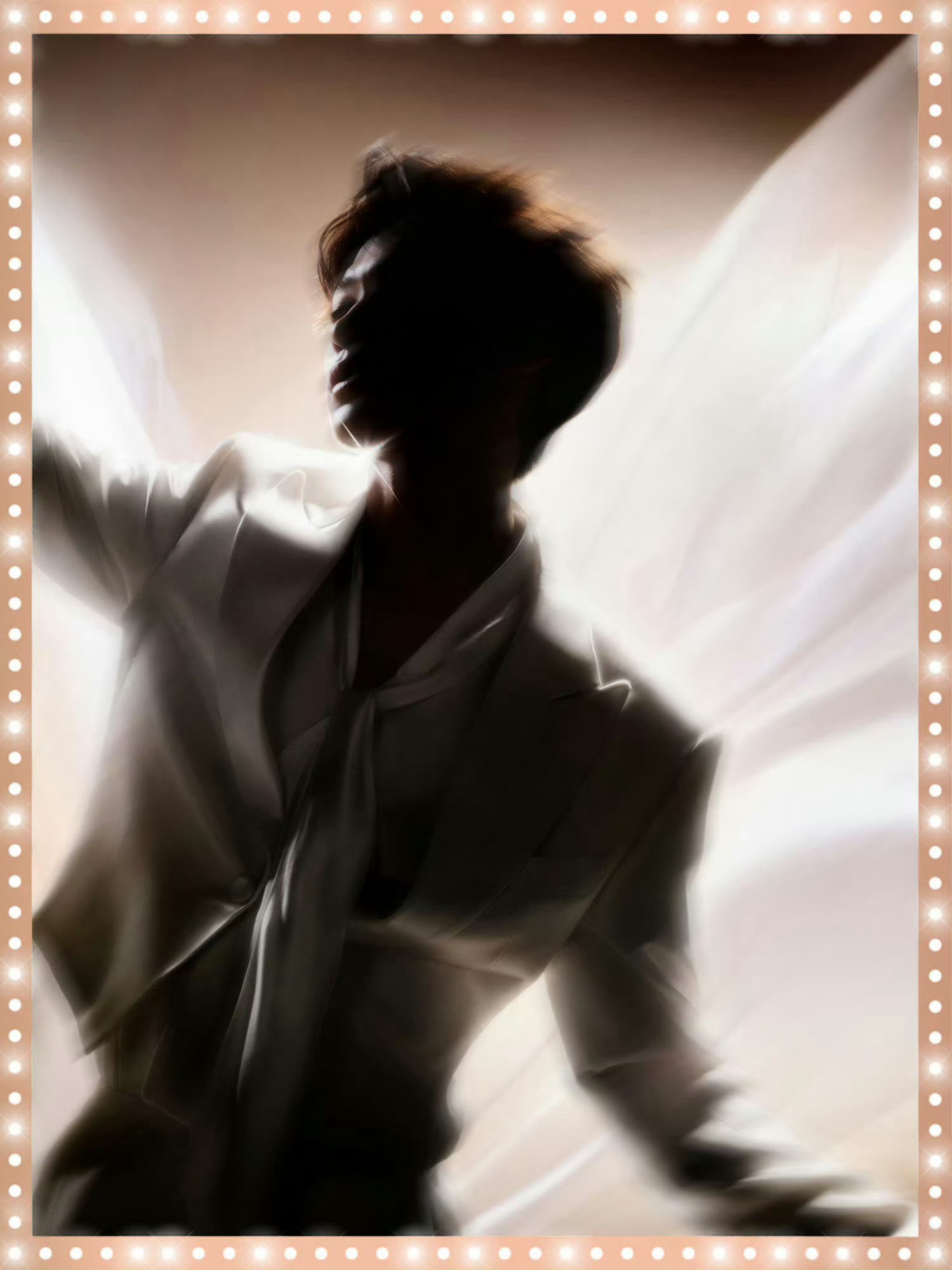 梓渝全新商务预热，即将解锁个人首支彩妆合约Charlotte Tilbury，新