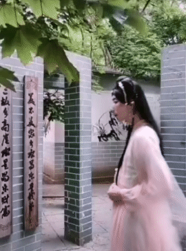 单论背影，还是很可以的[微笑]