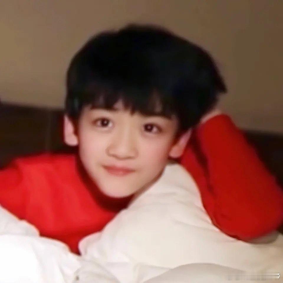 邓佳鑫开通微博五周年 邓佳鑫的五周年，见证了他的努力与付出，未来他将继续走得更稳