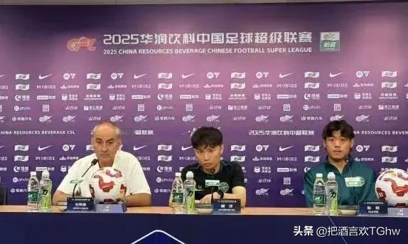 西班牙籍教练卡内达昨天采访表示，“王钰栋在国家队已经展现了天赋，还展现了很好的抗