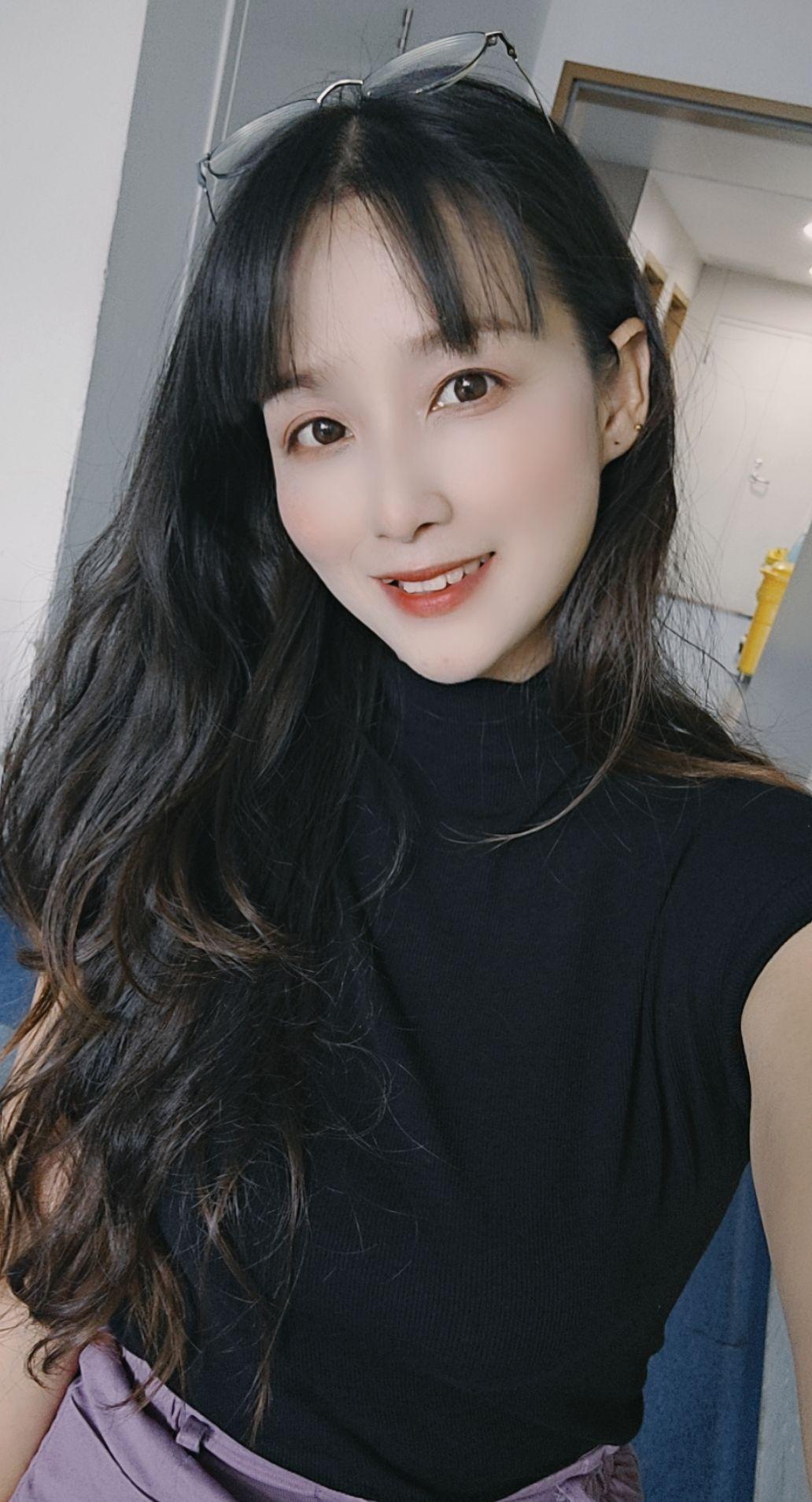 哪位男士陪我去旅行，签十天合同，工资10000包吃包住，此视频为证，我...