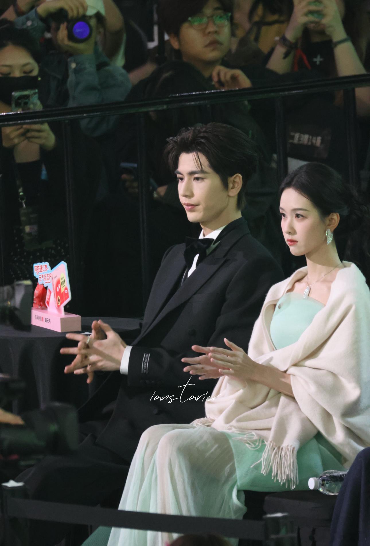 陈都灵张凌赫cp感没说几句话只是坐在一块看脸也能嗑上 