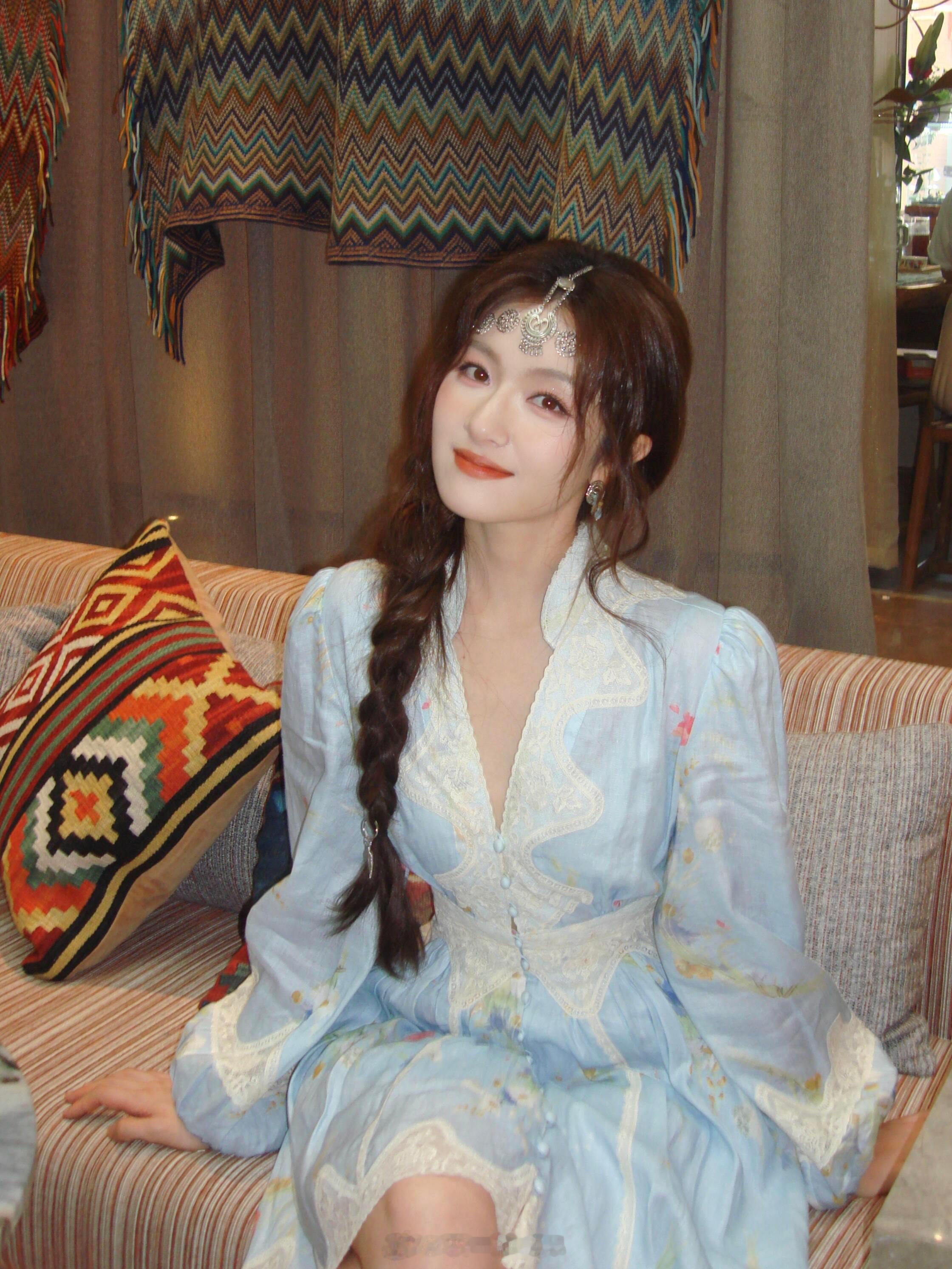 李兰迪漂亮的没招了   妹妹请多尝试不同风格[捂嘴哭] ​​​