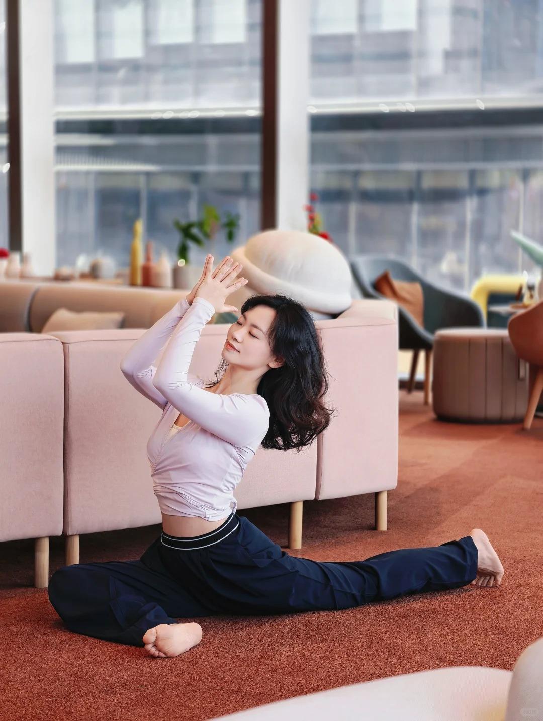 瑜伽启新，万事顺意✨ 以一呼一吸唤醒身体觉知，以一伸一展解锁内在力量。不必追求极