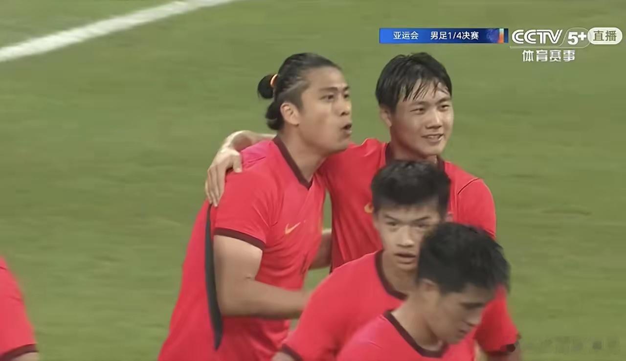 国足 中国亚运男足3-0完胜泰国，昂首闯入名古屋亚运会四强，28年的等待终于圆梦