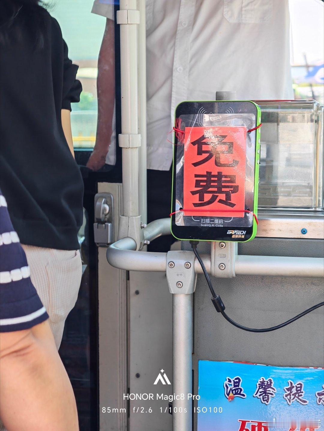 为什么喜欢来吉林市？除了好吃的多一些还在松花江边之外这个城市很任性，逢年过节公共