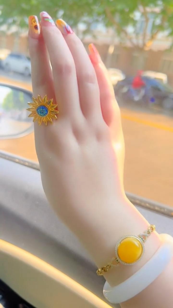 哇塞，这手也太好看了吧！😍你该不会不想要握一握吧？