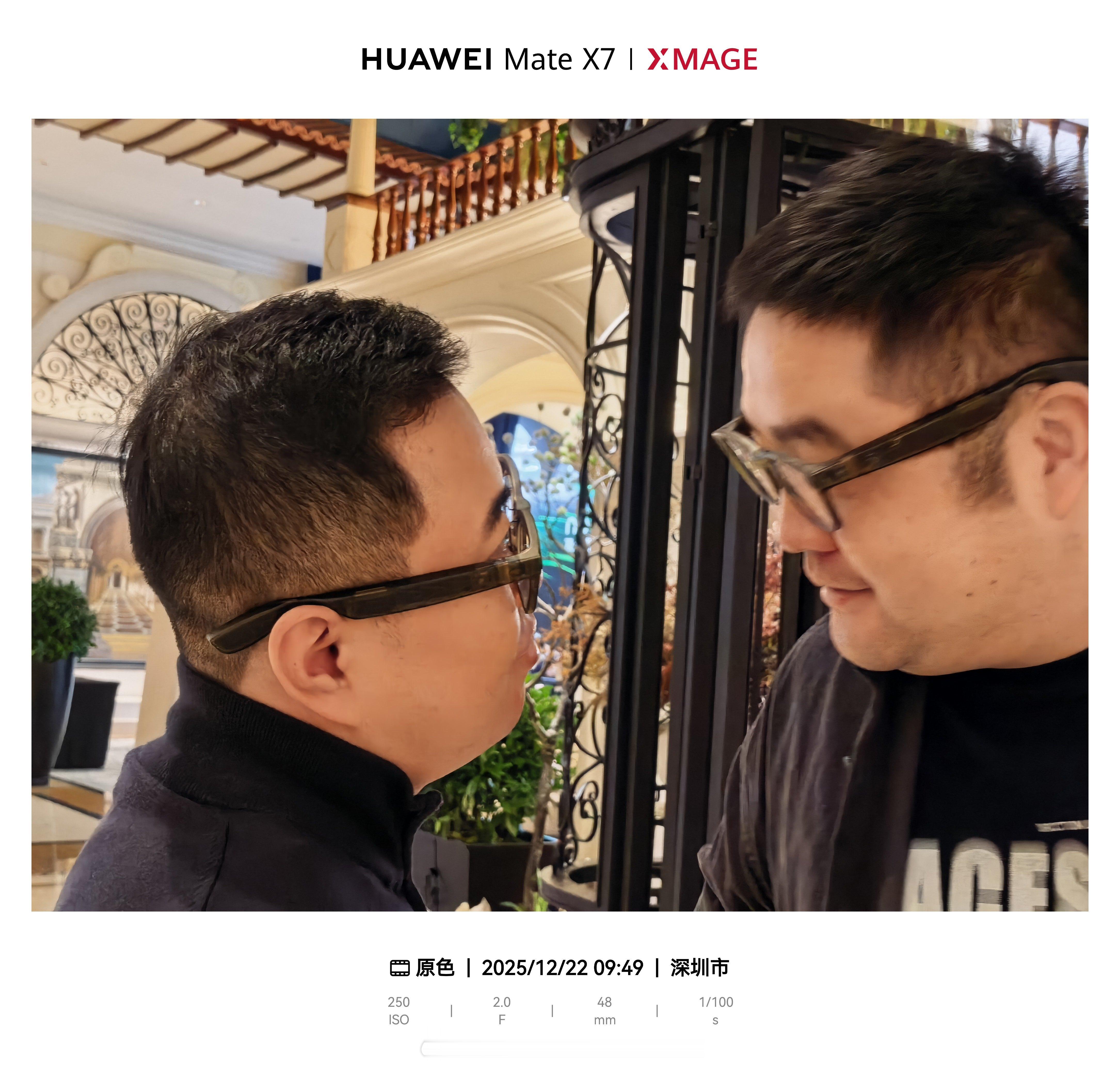 两个理想ai眼镜livis 互拍，图456是最终效果