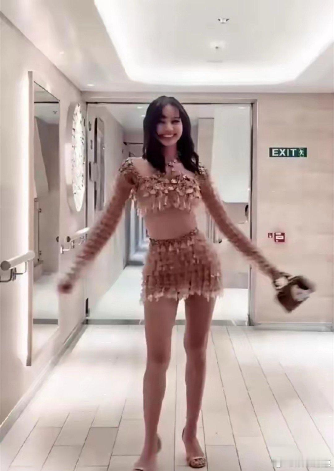 Lisa有一种上位成功后的小人得志感。 ​​​