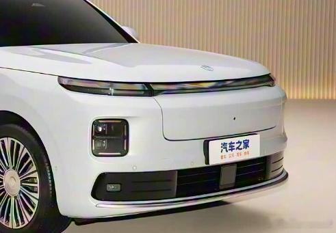 d19纯电版前备箱内部不是直角在机盖垂直面后面有溃缩件 