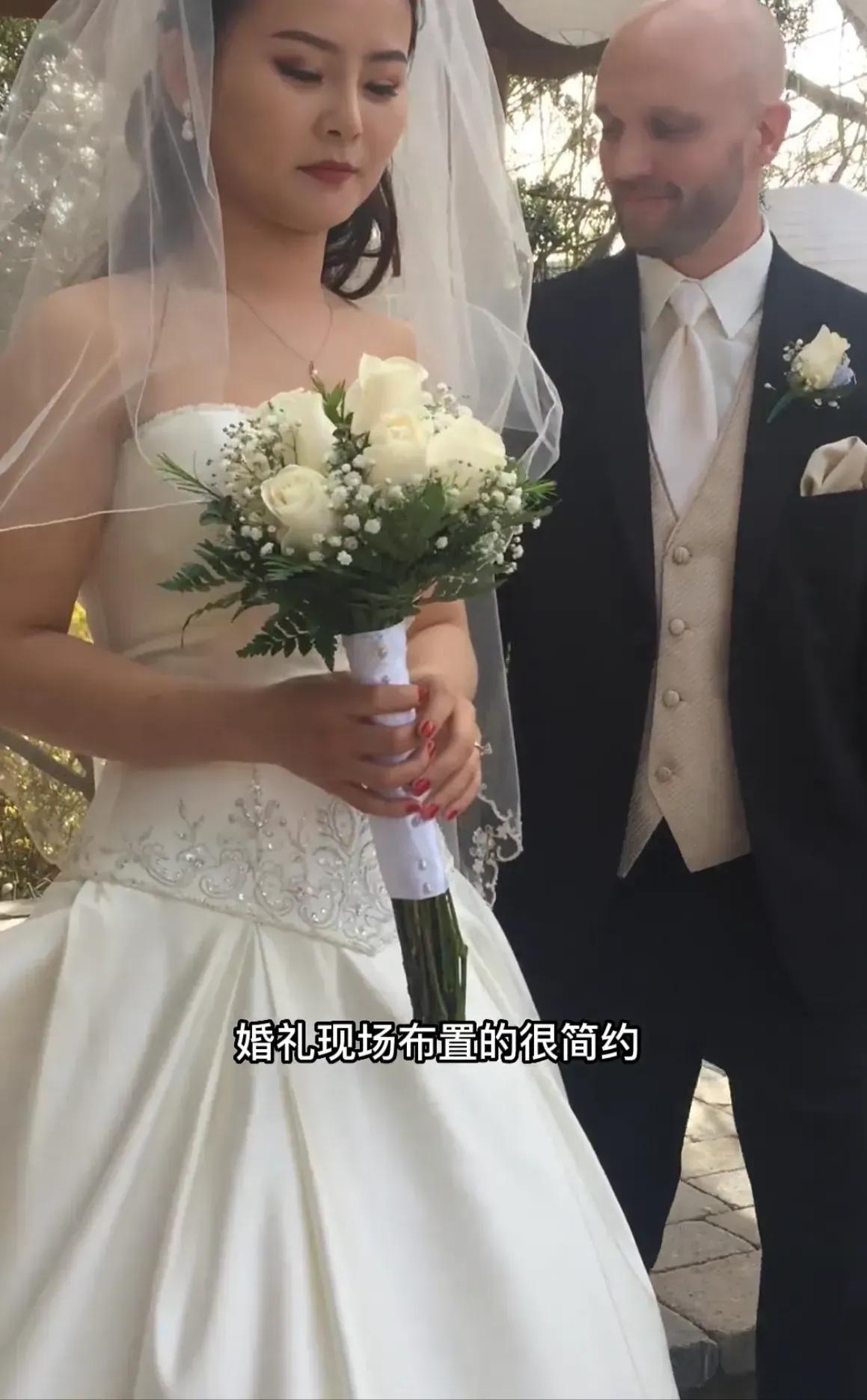 中国美女网红晒幸福，嫁美国光头老外，六年生四娃

近日，一位远嫁美国的中国女网红